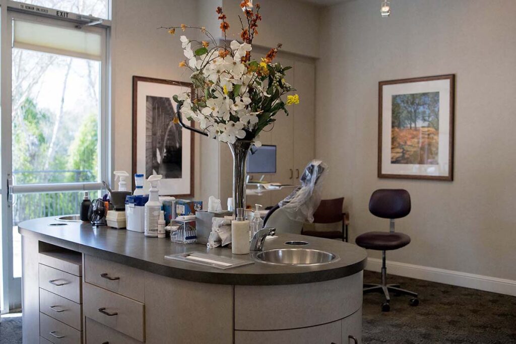 Flowers-on-the-island-at-Kelleher-Orthdontics-serving-el-dorado-hills Flowers-on-the-island-at-Kelleher-Orthdontics-serving-el-dorado-hills